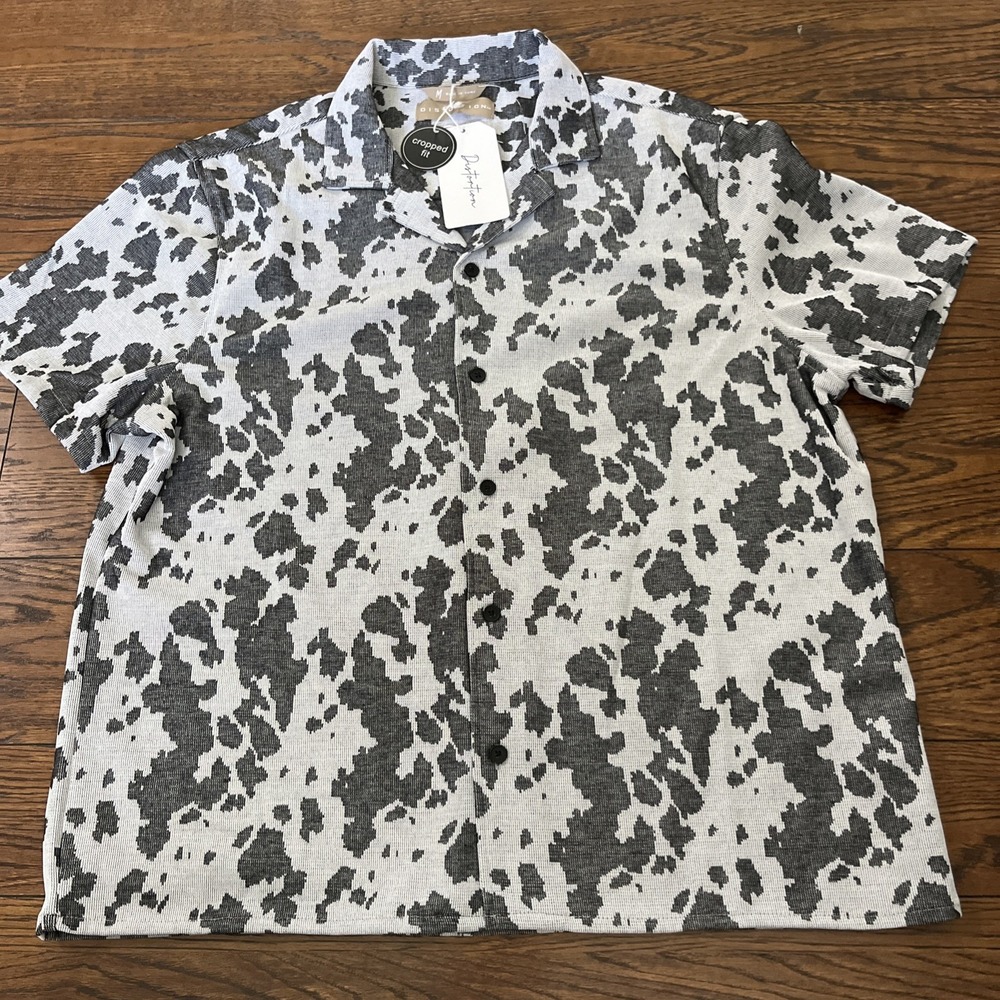Distortion Men's Cow Print Short Sleeve Cropped Fit Camp Collar Shirt M